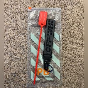 Off White x Virgil Abloh Off-White Keychain
